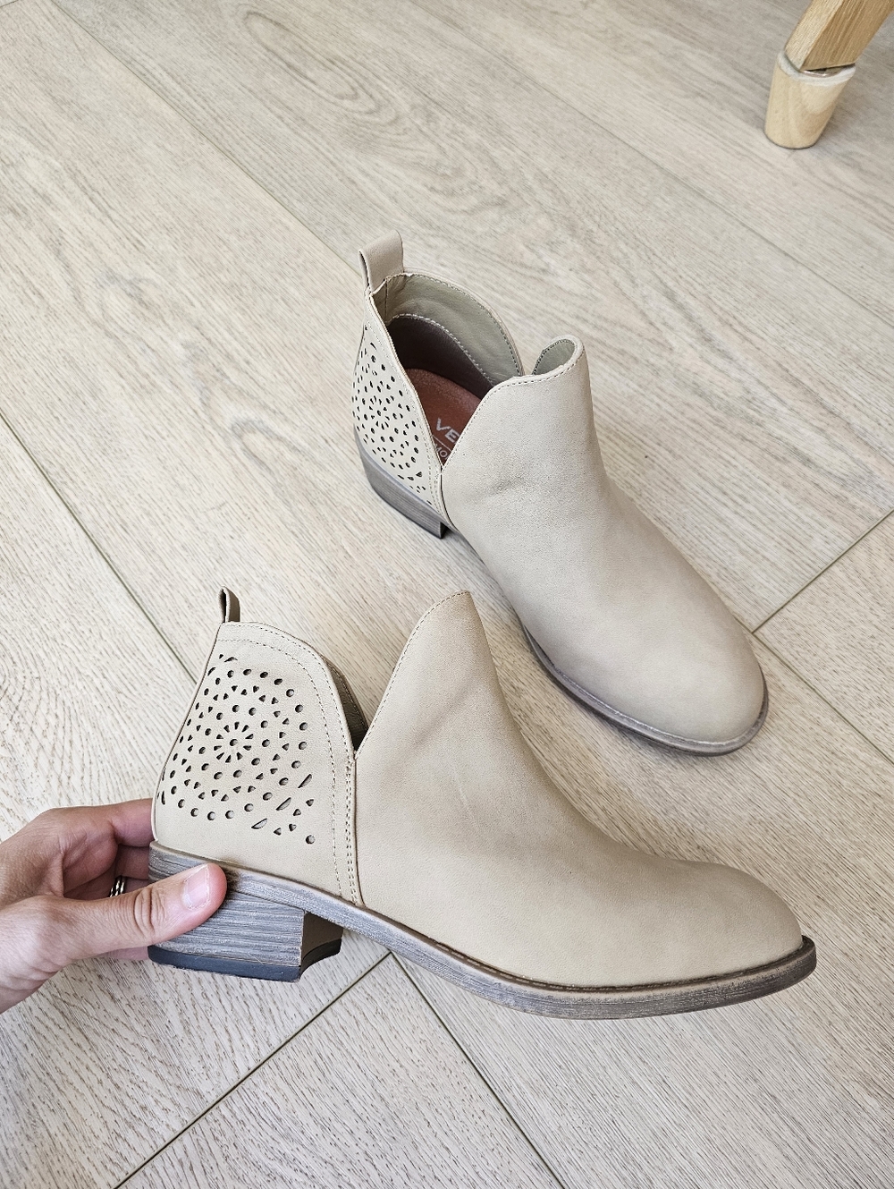 Vepose Perforated Light Tan Chunky Cutout Ankle Slip On Booties - Picture 4 of 9